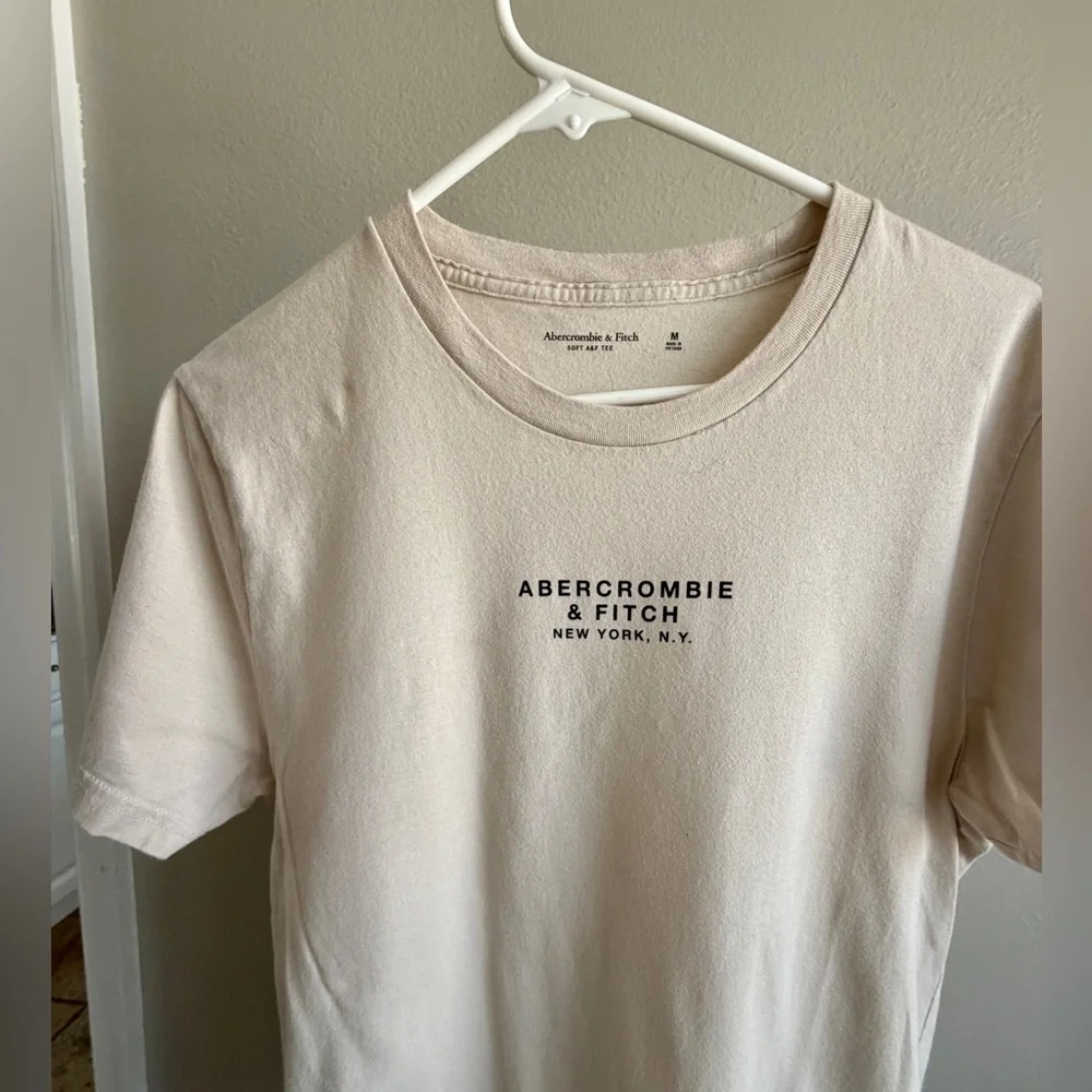 Abercrombie & Fitch men's graphic T Shirt Size M Medium Logo Short sleeve - Picture 2 of 5